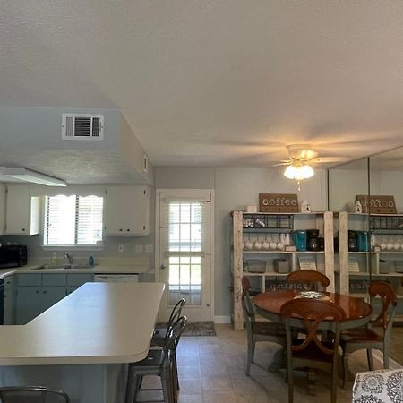 Sunny Daze: Beachside Family Resort Panama City Beach Exterior photo