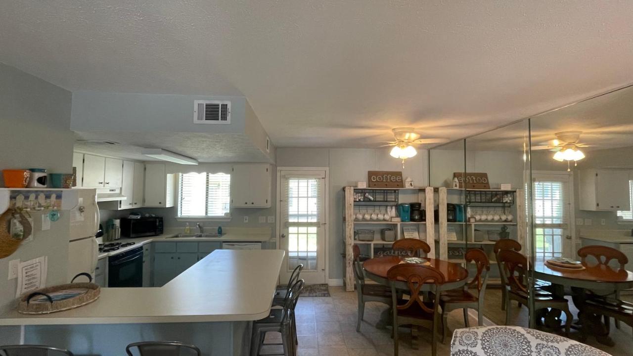 Sunny Daze: Beachside Family Resort Panama City Beach Exterior photo